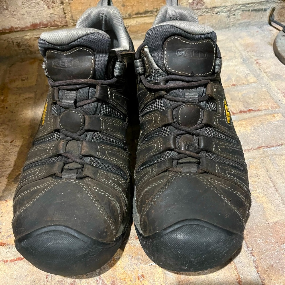 Size 11-1/2 Keen safety toe work shoes, used